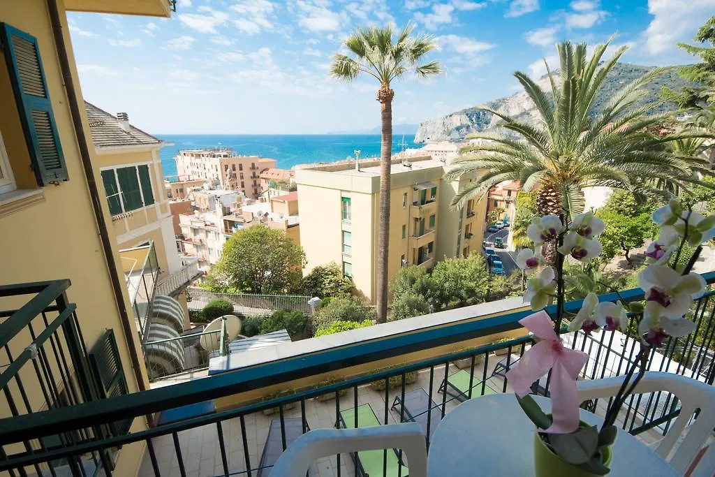 פינאלה ליגורה Hotel Deutsche Familien 2*, פינאלה ליגורה